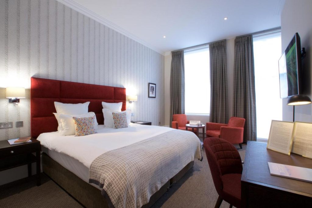 מלון 54 Queen’s Gate Hotel