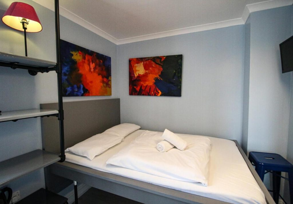 מלון Astor Hyde Park Hostel